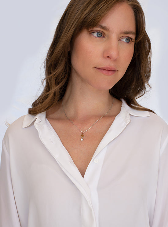 JNB Delicate rhombus pendant with gemstone- New Testament