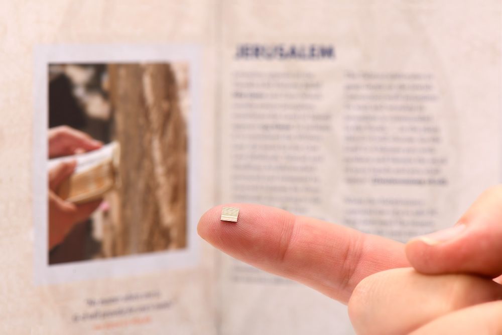 Nano Bible Delicate Square earrings-new Testament